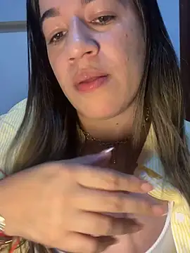 Snapshot of Antonellachic73 chatting on 10-11-25, 12:43 Antonellachic73 online show from 10-11-25, 12:43