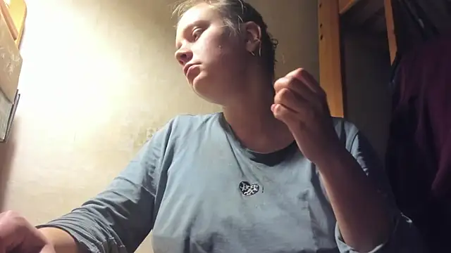 Snapshot of FrumCake chatting on 03-07-25, 11:38 FrumCake online show from 03-07-25, 11:38