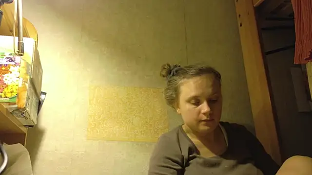 Snapshot of FrumCake chatting on 11-17-25, 11:21 FrumCake online show from 11-17-25, 11:21