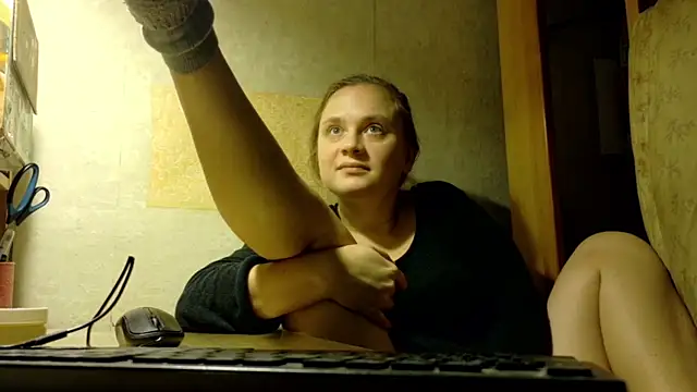 Snapshot of FrumCake chatting on 11-30-25, 02:26 FrumCake online show from 11-30-25, 02:26