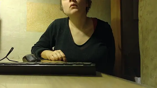 Snapshot of FrumCake chatting on 12-01-25, 02:16 FrumCake online show from 12-01-25, 02:16