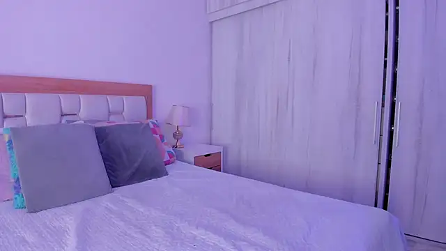 Snapshot of mia_hank chatting on 10-26-25, 12:00 mia hank online show from 10-26-25, 12:00