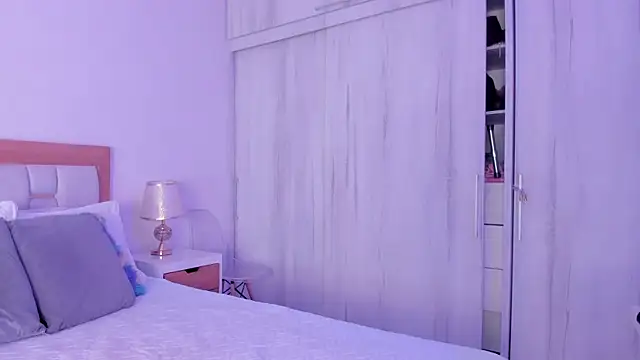 Snapshot of mia_hank chatting on 10-30-25, 11:44 mia hank online show from 10-30-25, 11:44