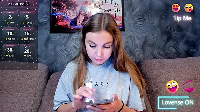 Snapshot of CassieMils chatting on 10-22-25, 06:02 CassieMils online show from 10-22-25, 06:02