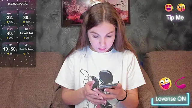 Snapshot of CassieMils chatting on 11-26-25, 03:29 CassieMils online show from 11-26-25, 03:29