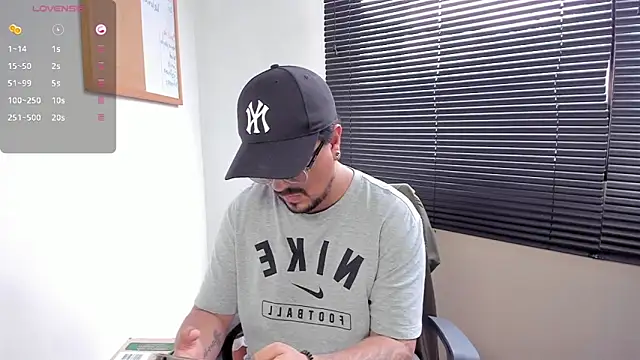 Snapshot of DaviidEvans_ chatting on 12-02-24, 05:26 DaviidEvans online show from 12-02-24, 05:26