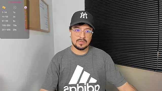 Snapshot of DaviidEvans_ chatting on 12-10-24, 06:33 DaviidEvans online show from 12-10-24, 06:33