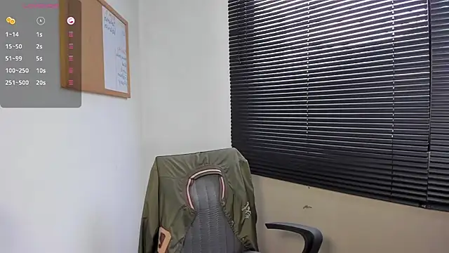 Snapshot of DaviidEvans_ chatting on 12-11-24, 01:06 DaviidEvans online show from 12-11-24, 01:06