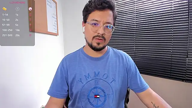 Snapshot of DaviidEvans_ chatting on 12-11-24, 07:25 DaviidEvans online show from 12-11-24, 07:25