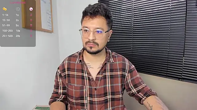 Snapshot of DaviidEvans_ chatting on 12-13-24, 01:22 DaviidEvans online show from 12-13-24, 01:22