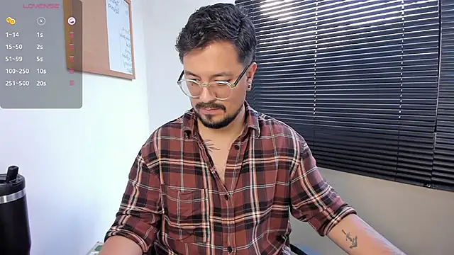 Snapshot of DaviidEvans_ chatting on 12-19-24, 08:13 DaviidEvans online show from 12-19-24, 08:13