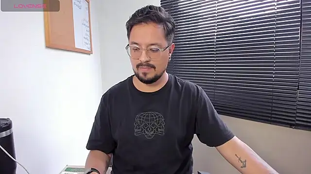 Snapshot of DaviidEvans_ chatting on 12-21-24, 05:29 DaviidEvans online show from 12-21-24, 05:29