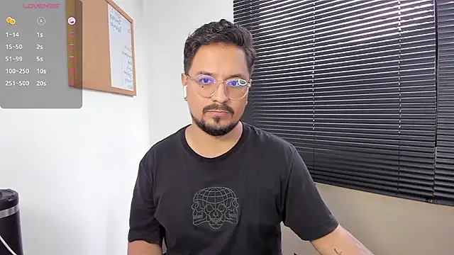 Snapshot of DaviidEvans_ chatting on 12-21-24, 08:32 DaviidEvans online show from 12-21-24, 08:32