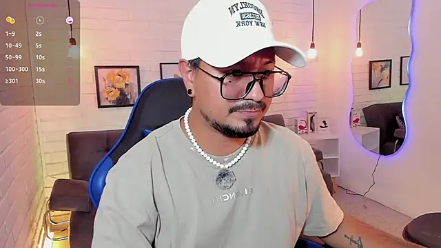 Snapshot of DaviidEvans_ chatting on 09-15-25, 02:28 DaviidEvans online show from 09-15-25, 02:28