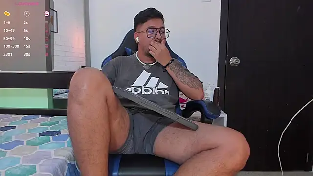 Snapshot of DaviidEvans_ chatting on 10-13-25, 10:04 DaviidEvans online show from 10-13-25, 10:04