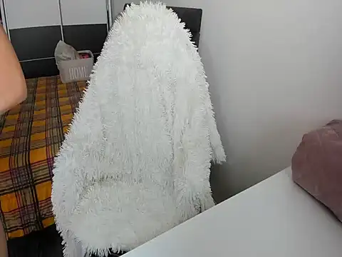 Snapshot of MeliEva chatting on 11-03-25, 09:43 MeliEva online show from 11-03-25, 09:43