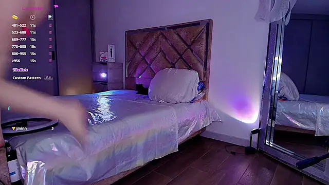 Snapshot of GoddessLinda04 chatting on 09-27-25, 10:04 GoddessLinda04 online show from 09-27-25, 10:04