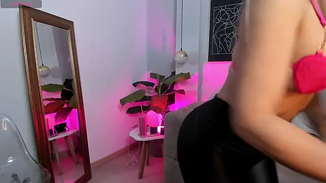  Nicoletteshea  online show from 05-11-26, 05:10