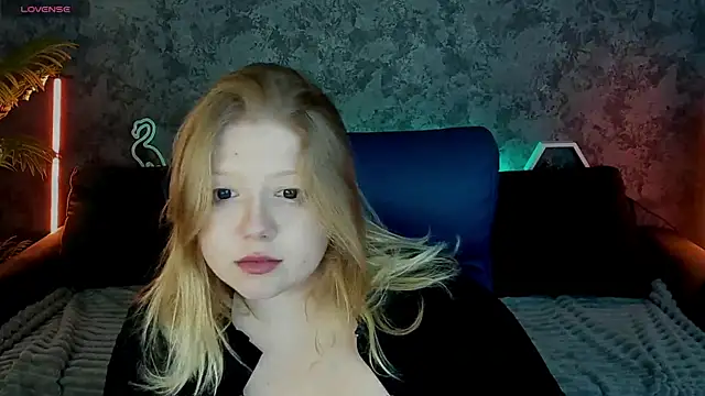 Snapshot of Tinker_Belll chatting on 11-16-25, 08:25 Tinker Belll online show from 11-16-25, 08:25