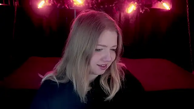 Snapshot of Tinker_Belll chatting on 12-14-25, 08:13 Tinker Belll online show from 12-14-25, 08:13