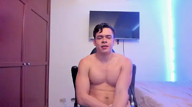 Lucian Gomez  online show from 03-11-25, 03:23