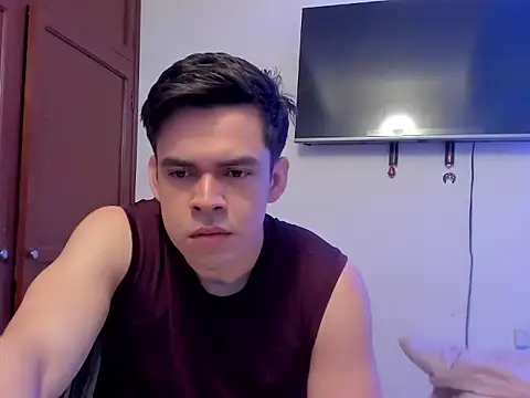 Lucian Gomez  online show from 10-04-25, 01:53