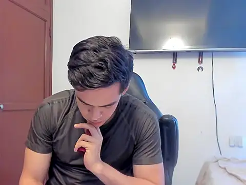 Lucian Gomez  online show from 10-05-25, 07:34