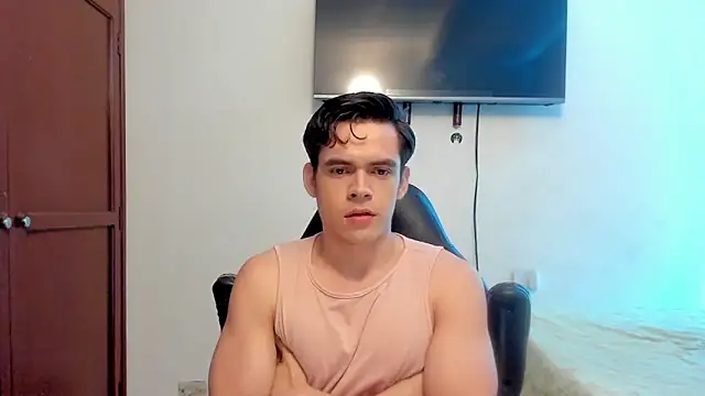 Lucian Gomez  online show from 10-22-25, 01:50