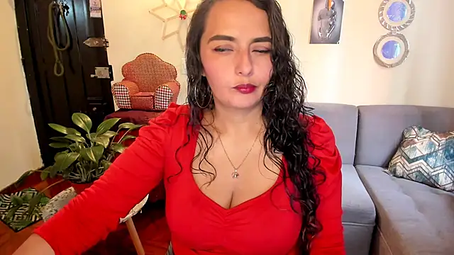 Snapshot of emma_luxy chatting on 02-23-25, 07:49 emma luxy online show from 02-23-25, 07:49