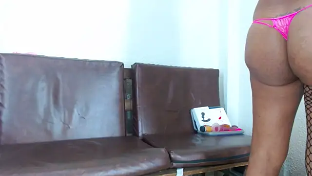 Snapshot of Courtney_Valeria chatting on 03-10-25, 07:07 Courtney Valeria online show from 03-10-25, 07:07