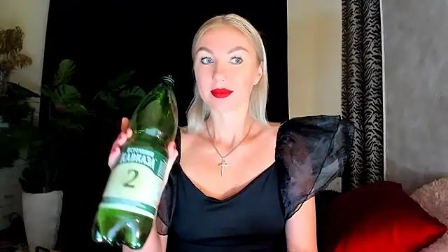 Snapshot of _SABOTAGE_ chatting on 09-14-25, 01:49 SABOTAGE online show from 09-14-25, 01:49