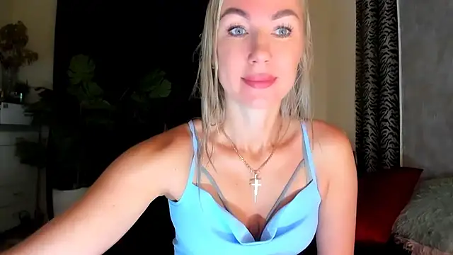 Snapshot of _SABOTAGE_ chatting on 09-19-25, 01:40 SABOTAGE online show from 09-19-25, 01:40