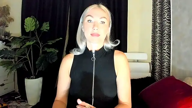 Snapshot of _SABOTAGE_ chatting on 10-04-25, 01:14 SABOTAGE online show from 10-04-25, 01:14