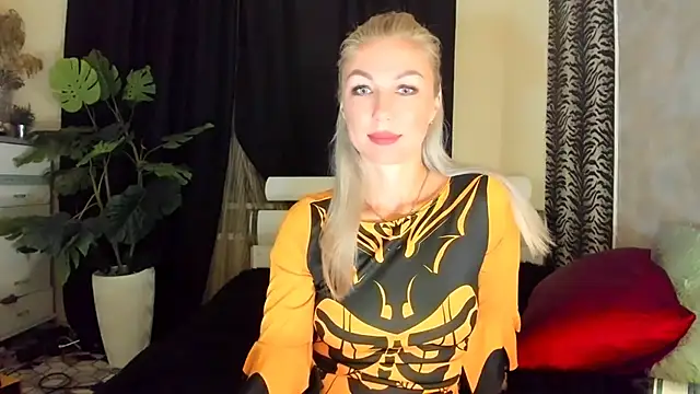 Snapshot of _SABOTAGE_ chatting on 10-10-25, 01:15 SABOTAGE online show from 10-10-25, 01:15