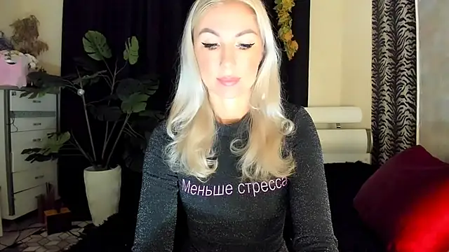 Snapshot of _SABOTAGE_ chatting on 10-15-25, 01:17 SABOTAGE online show from 10-15-25, 01:17