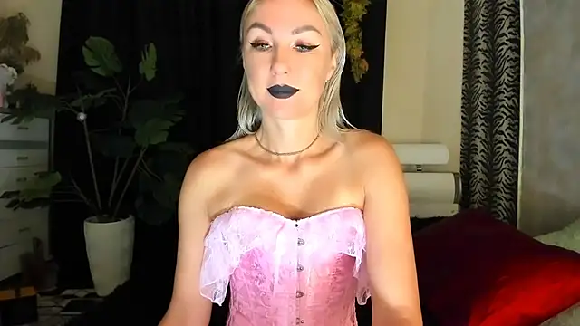 Snapshot of _SABOTAGE_ chatting on 10-17-25, 01:09 SABOTAGE online show from 10-17-25, 01:09