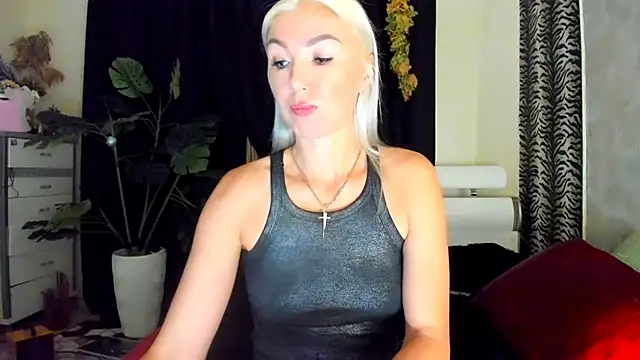 Snapshot of _SABOTAGE_ chatting on 10-20-25, 01:28 SABOTAGE online show from 10-20-25, 01:28