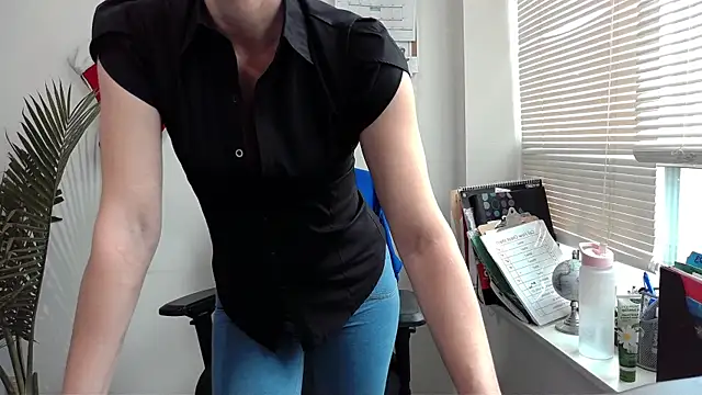 Snapshot of City_Kat chatting on 12-18-24, 03:55 City Kat online show from 12-18-24, 03:55