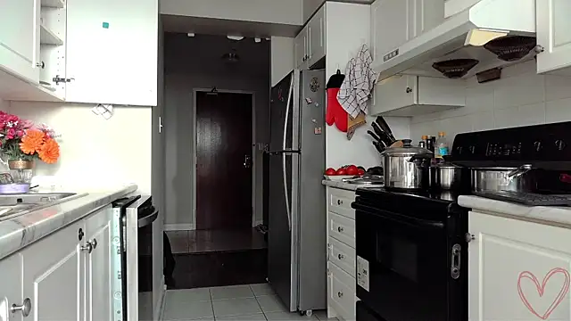 Snapshot of City_Kat chatting on 12-19-24, 04:13 City Kat online show from 12-19-24, 04:13