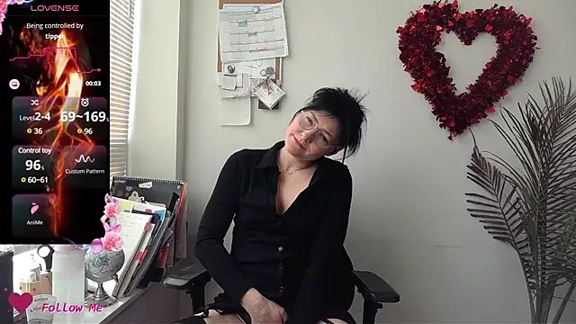 Snapshot of City_Kat chatting on 01-28-25, 04:08 City Kat online show from 01-28-25, 04:08