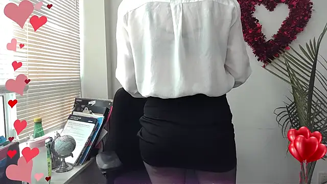 Snapshot of City_Kat chatting on 02-11-25, 03:18 City Kat online show from 02-11-25, 03:18