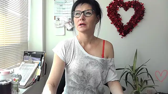 Snapshot of City_Kat chatting on 03-21-25, 05:45 City Kat online show from 03-21-25, 05:45