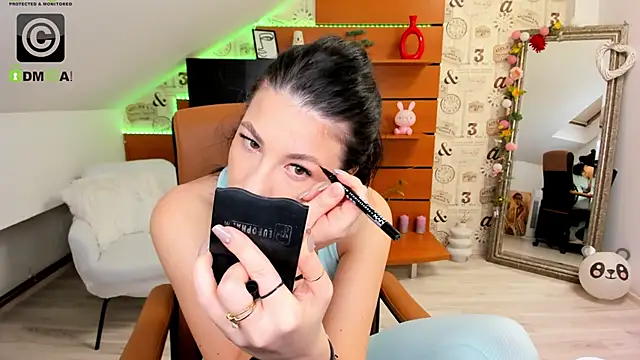 EmillyTaylor online show from 10-21-25, 03:40