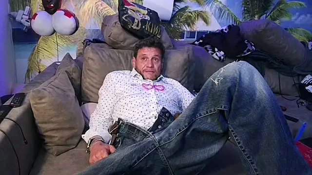 Snapshot of druckfug chatting on 10-21-25, 08:20 druckfug online show from 10-21-25, 08:20