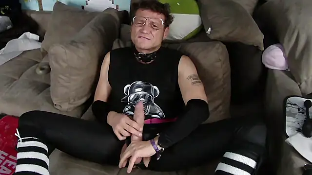 Snapshot of druckfug chatting on 11-02-25, 02:08 druckfug online show from 11-02-25, 02:08