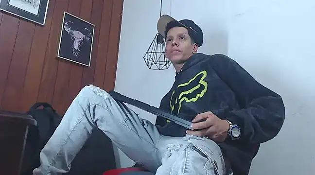 GaboReyes online show from 12-19-24, 04:56