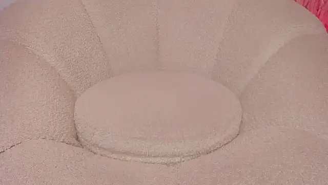 Snapshot of whiite_snow chatting on 12-12-24, 02:00 whiite snow online show from 12-12-24, 02:00