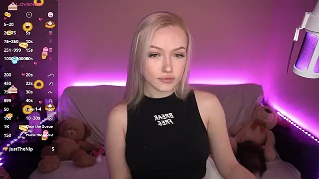 Snapshot of AmandaFiree chatting on 01-07-25, 10:43 AmandaFiree online show from 01-07-25, 10:43