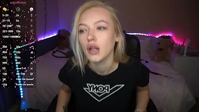 Snapshot of AmandaFiree chatting on 10-08-25, 05:05 AmandaFiree online show from 10-08-25, 05:05