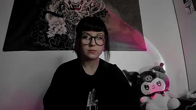 t0riayun0 online show from 01-11-25, 11:02